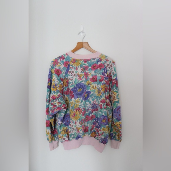 Vintage Sweaters - Vintage Retrospective 80s Floral Sweatshirt
